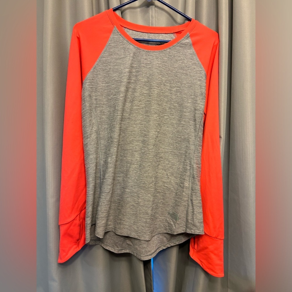 50%offw❤️ The North Face Flash Dry women’s top w thumb holes soft 0804 87